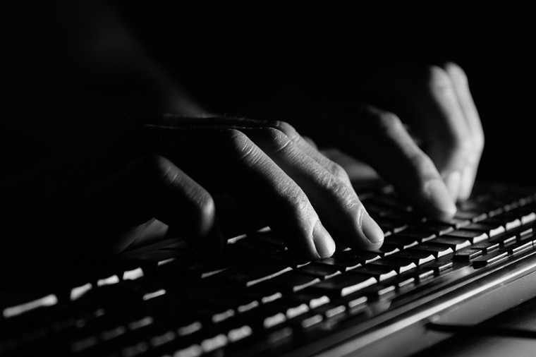 [JE] Posture d'auteur numérique / Posture(s) d'auteur en milieu numérique 
